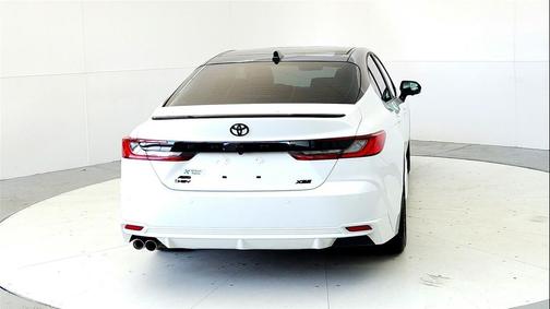 Wind Chill Pearl w/Midnight Black Metallic Roof 2026 Toyota Camry XSE