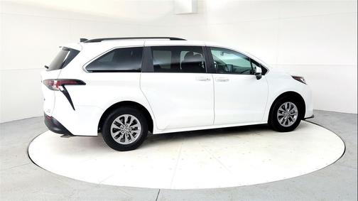 2023 Toyota Sienna XLE 8 Passenger