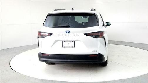 2023 Toyota Sienna XLE 8 Passenger