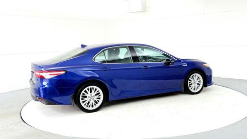 Blue Crush Metallic 2018 Toyota Camry Hybrid XLE