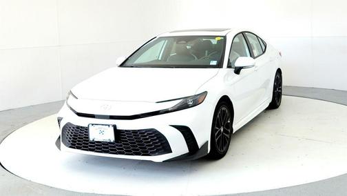 Ice Cap 2026 Toyota Camry SE