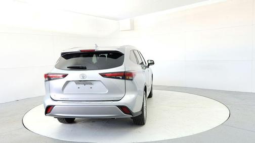 Celestial Silver Metallic 2024 Toyota Highlander Platinum