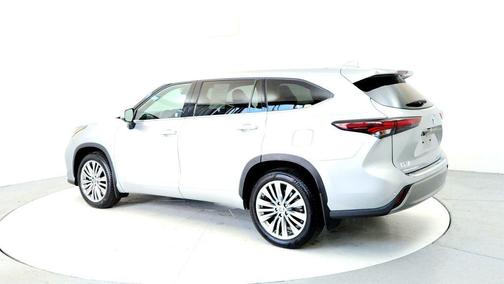 Celestial Silver Metallic 2024 Toyota Highlander Platinum