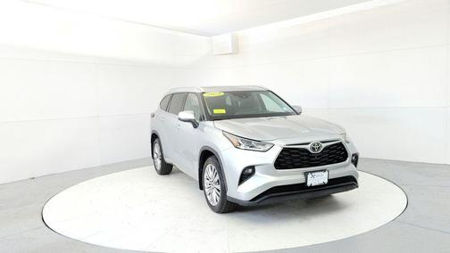 Celestial Silver Metallic 2024 Toyota Highlander Platinum
