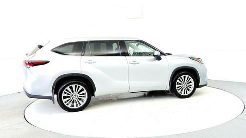 Celestial Silver Metallic 2024 Toyota Highlander Platinum