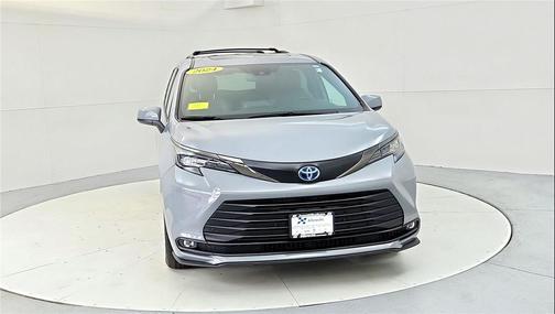 2024 Toyota Sienna Woodland Edition