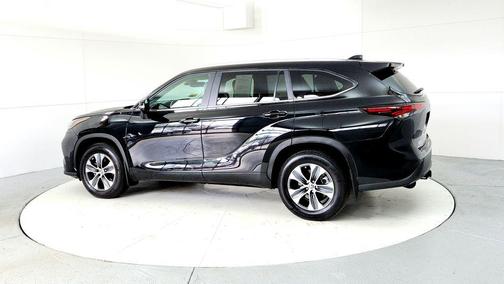 Midnight Black Metallic 2024 Toyota Highlander XLE