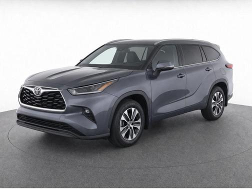 Magnetic Gray Metallic 2023 Toyota Highlander XLE