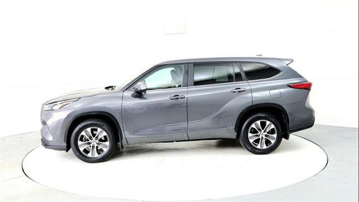 Magnetic Gray Metallic 2023 Toyota Highlander XLE