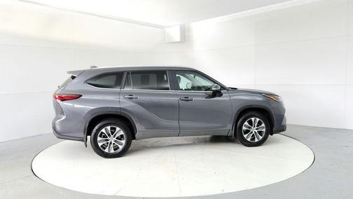 Magnetic Gray Metallic 2023 Toyota Highlander XLE