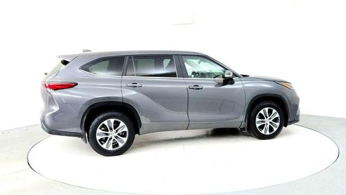 Magnetic Gray Metallic 2023 Toyota Highlander XLE