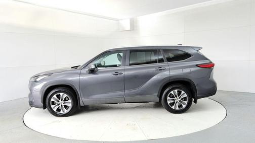 Magnetic Gray Metallic 2023 Toyota Highlander XLE
