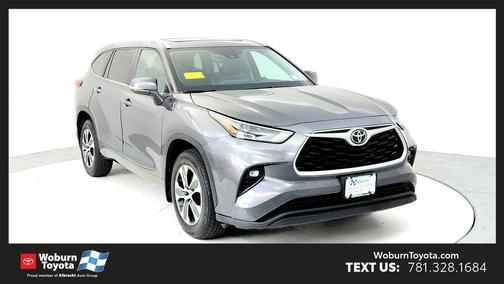 Magnetic Gray Metallic 2023 Toyota Highlander XLE
