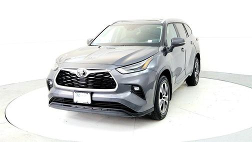 Magnetic Gray Metallic 2023 Toyota Highlander XLE