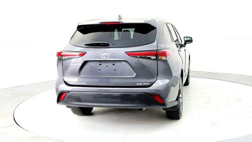Magnetic Gray Metallic 2023 Toyota Highlander XLE