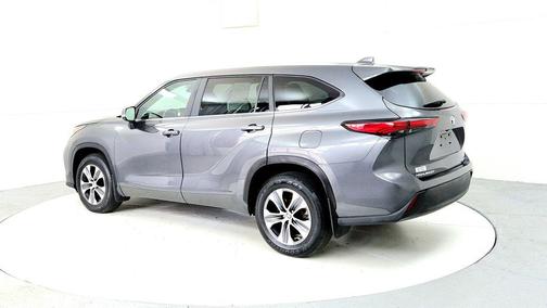 Magnetic Gray Metallic 2023 Toyota Highlander XLE