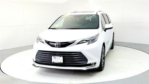 Wind Chill Pearl 2026 Toyota Sienna Platinum