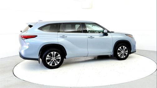 Moon Dust 2022 Toyota Highlander XLE