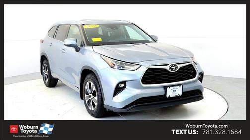 Moon Dust 2022 Toyota Highlander XLE