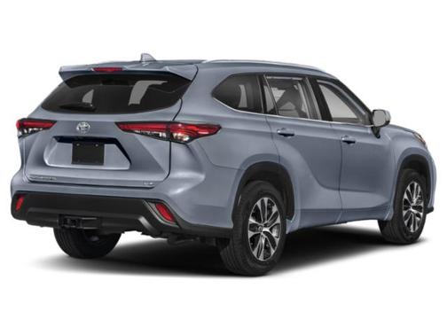 Moon Dust 2022 Toyota Highlander XLE