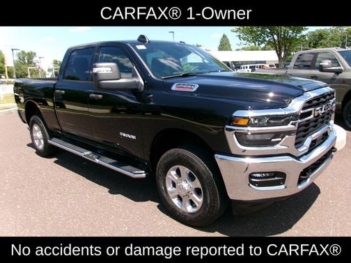 Diamond Black Crystal Pearlcoat 2026 RAM 2500 Big Horn Crew Cab 4x4 6'4' Box