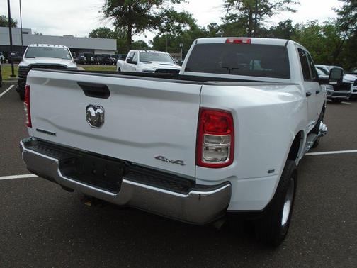 2024 RAM 3500 Big Horn Crew Cab 4x4 8' Box