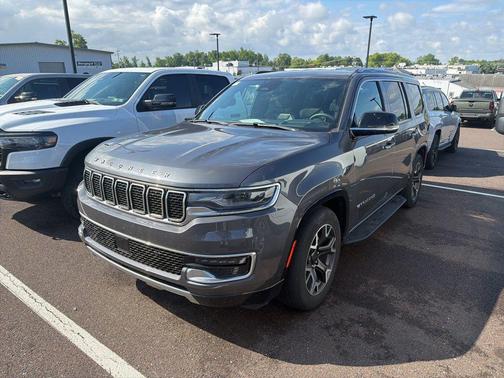 Baltic Gray Metallic Clearcoat 2024 Jeep Wagoneer Series III 4x4