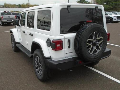 2025 Jeep Wrangler 4-Door Sahara 4x4