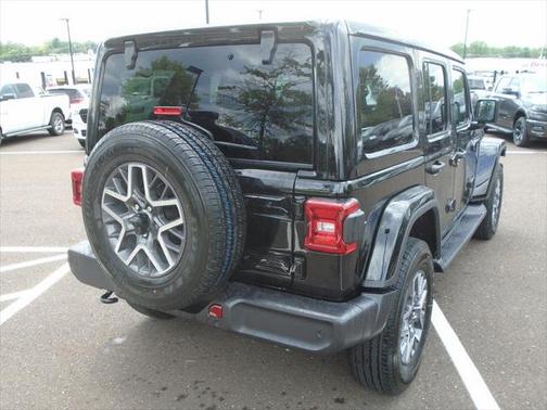 2025 Jeep Wrangler 4-Door Sahara 4x4