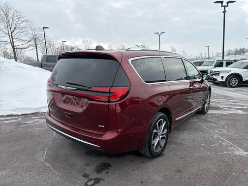 2023 Chrysler Pacifica L