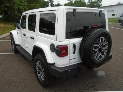 2025 Jeep Wrangler 4-Door Sahara 4x4