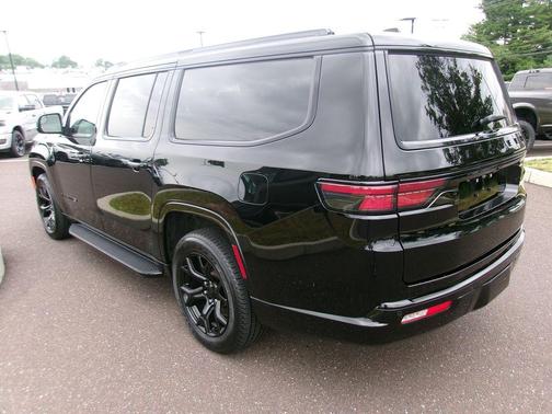 Diamond Black Crystal Pearlcoat 2024 Jeep Wagoneer L Series II Carbide 4x4
