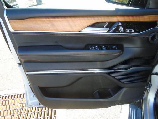 2024 Jeep Grand Wagoneer L Series III 4x4