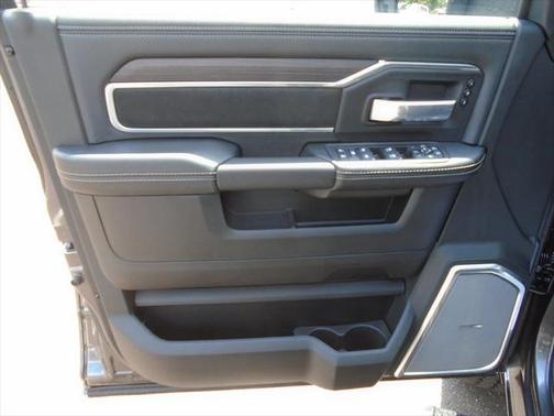 2025 RAM 2500 Laramie Crew Cab 4x4 6'4' Box