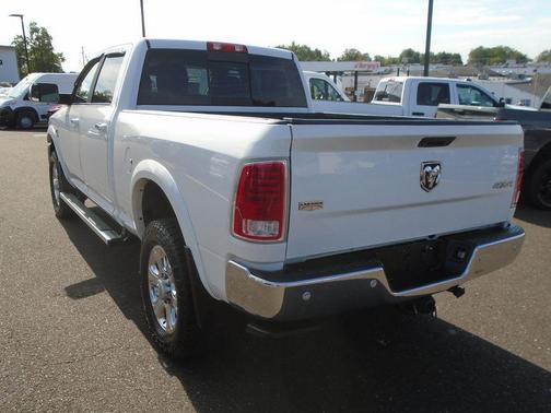 2017 RAM 2500 Laramie Crew Cab 4x4 6'4' Box