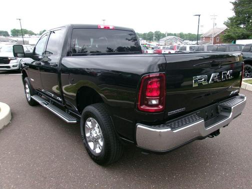 Diamond Black Crystal Pearlcoat 2026 RAM 2500 Big Horn Crew Cab 4x4 6'4' Box