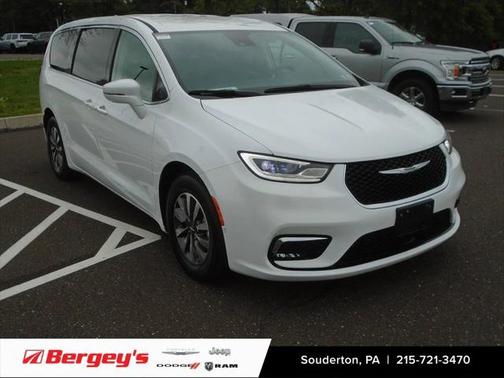 2022 Chrysler Pacifica Hybrid Touring L