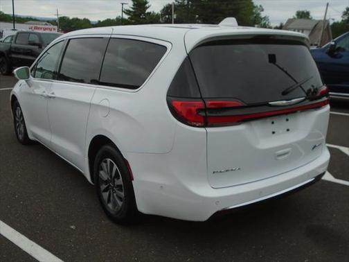 2022 Chrysler Pacifica Hybrid Touring L