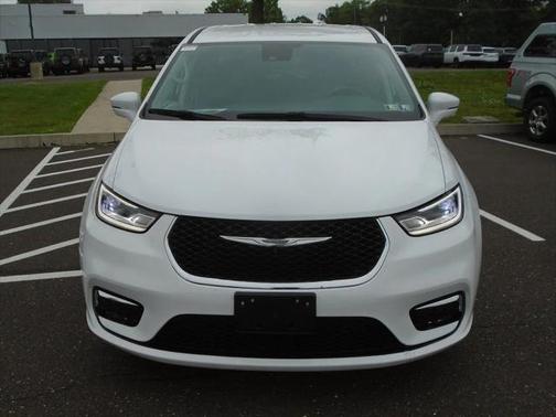 2022 Chrysler Pacifica Hybrid Touring L