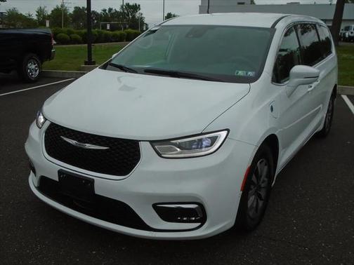 2022 Chrysler Pacifica Hybrid Touring L
