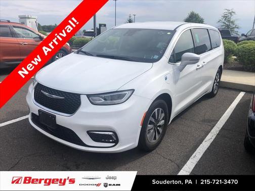 2022 Chrysler Pacifica Hybrid Touring L