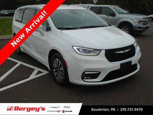 2022 Chrysler Pacifica Hybrid Touring L