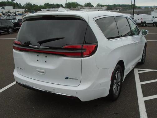 2022 Chrysler Pacifica Hybrid Touring L