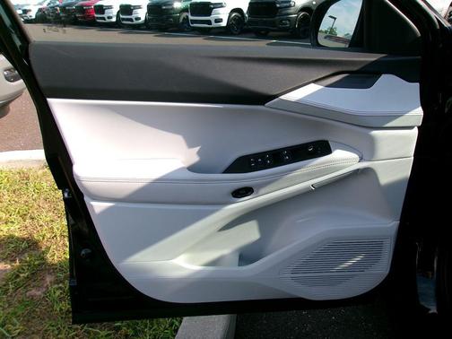 Diamond Black Crystal Pearlcoat 2026 Jeep Cherokee Limited