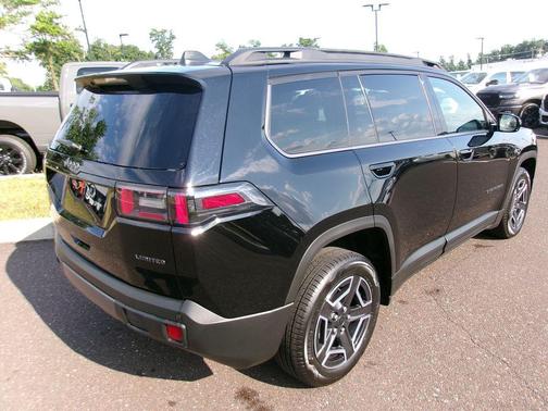 Diamond Black Crystal Pearlcoat 2026 Jeep Cherokee Limited