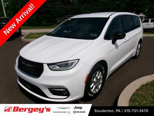 Bright White Clearcoat 2025 Chrysler Pacifica L