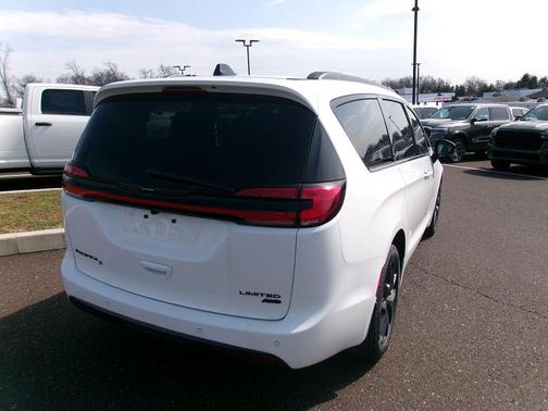 Bright White Clearcoat 2026 Chrysler Pacifica Limited