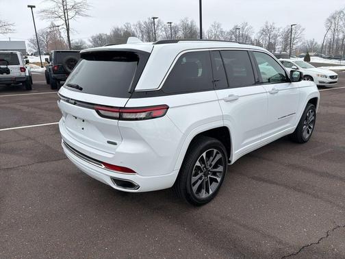 2022 Jeep Grand Cherokee Overland