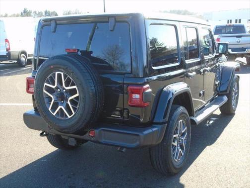 2025 Jeep Wrangler 4-Door Sahara 4x4