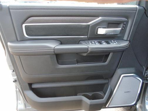 2025 RAM 2500 Laramie Crew Cab 4x4 6'4' Box